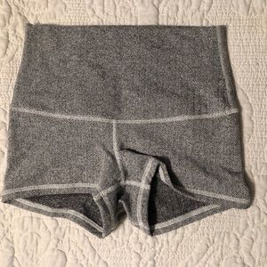 Lululemon In Movement Short 2.5” - size 4